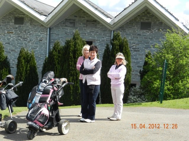 golfingladies.jpg